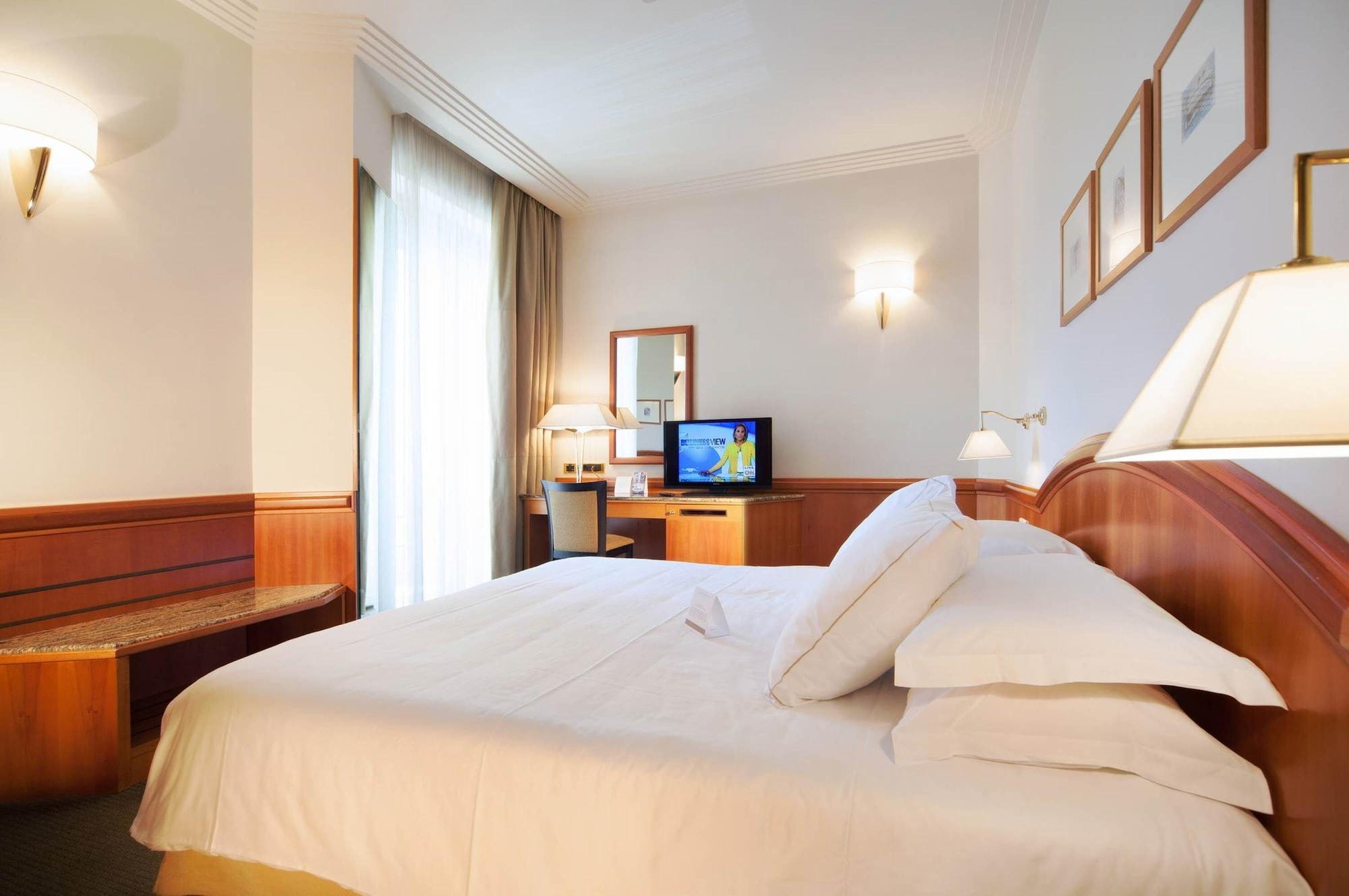 Hotel Ambasciatori Rimini Esterno foto