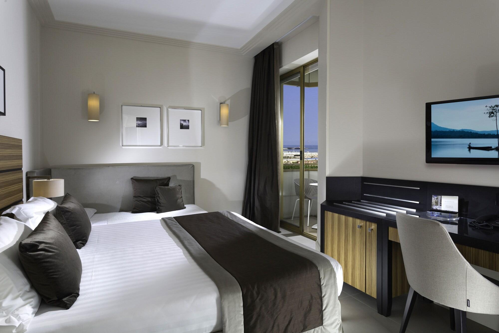 Hotel Ambasciatori Rimini Esterno foto