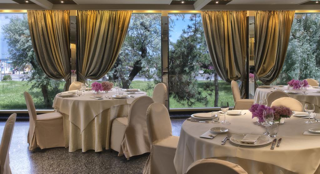 Hotel Ambasciatori Rimini Esterno foto