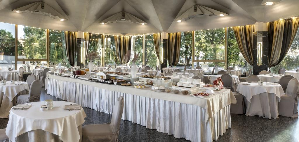 Hotel Ambasciatori Rimini Esterno foto