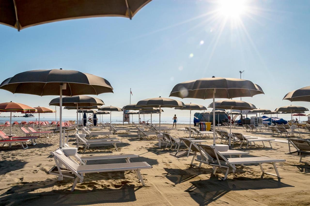 Hotel Ambasciatori Rimini Esterno foto